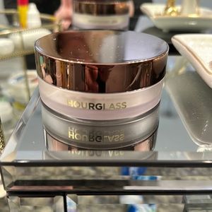 Hourglass Veil translucent powder